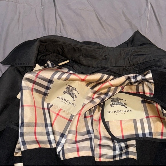 BURBERRY TRENCH COAT - Picture 7 of 16